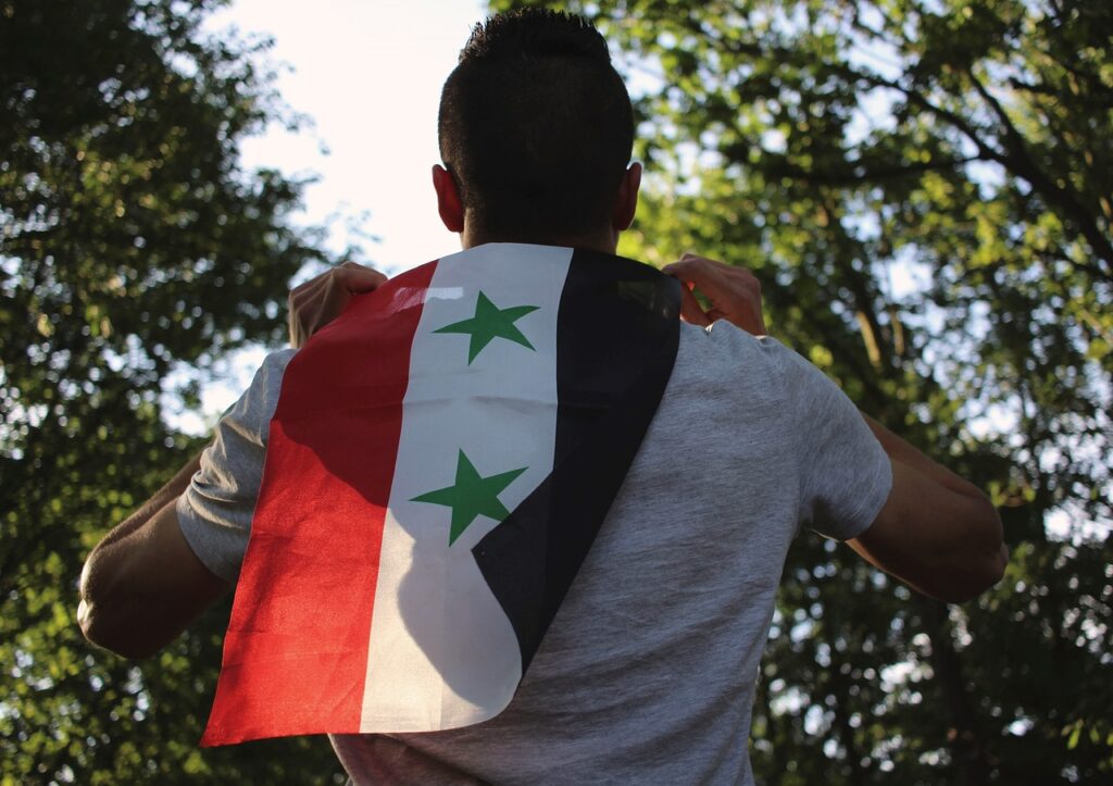 Mann mit Syrischer Flagge